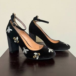 INC International Concepts Ankle Strap Heels in Black Velvet w/ Bee Design 8.5 M